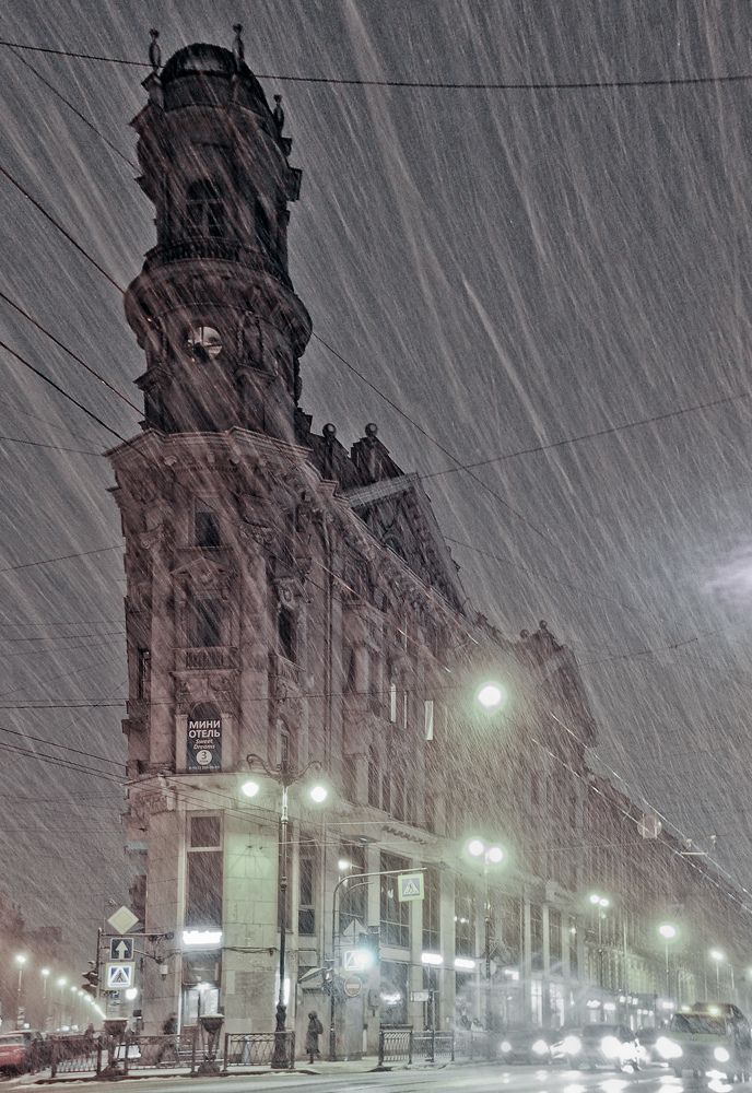 Грифон Пяти углов в Санкт-Петербурге