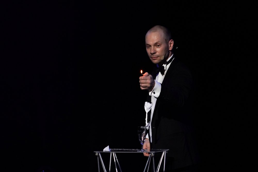 Иллюзионист Артем Щукин