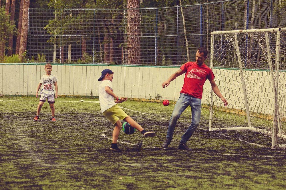 футболисты