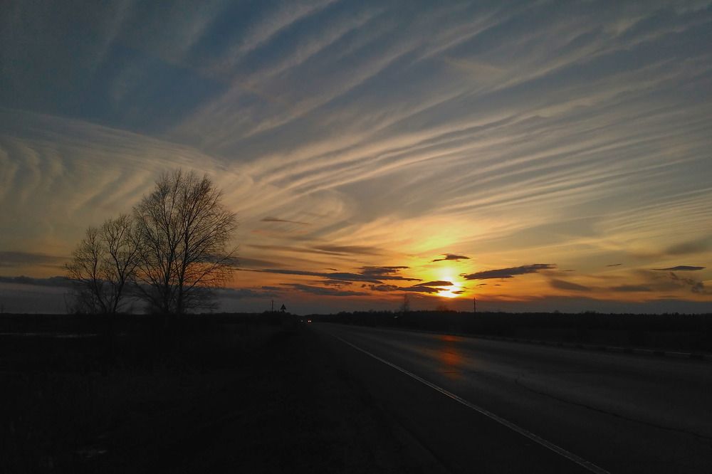 трасса в лучах заката