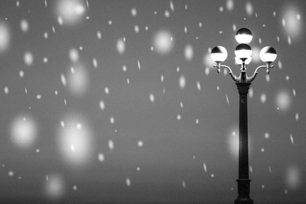 Фонарь под дождем