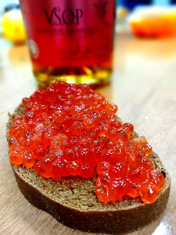 Икра и коньяк