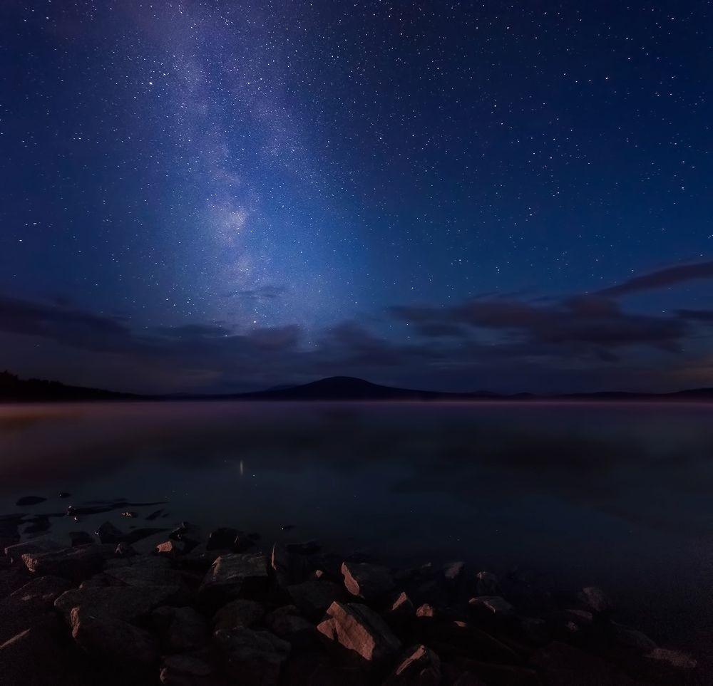 Млечный путь прячется за горой Лукаш)