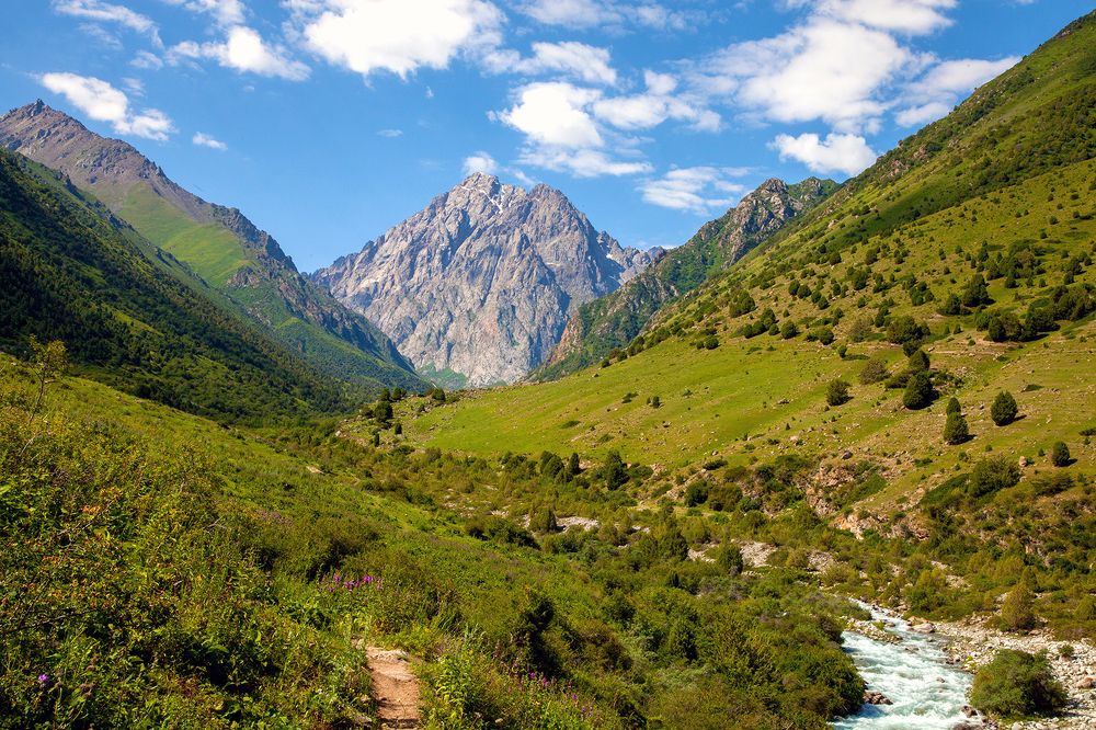 Иссык-Атинское ущелье