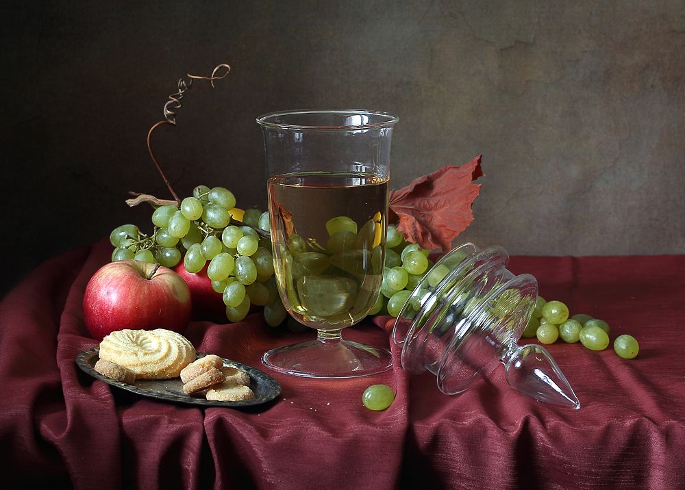 Вино и фрукты