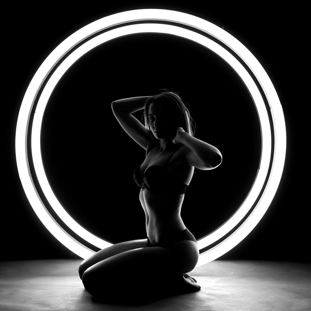 Вика и световые круги