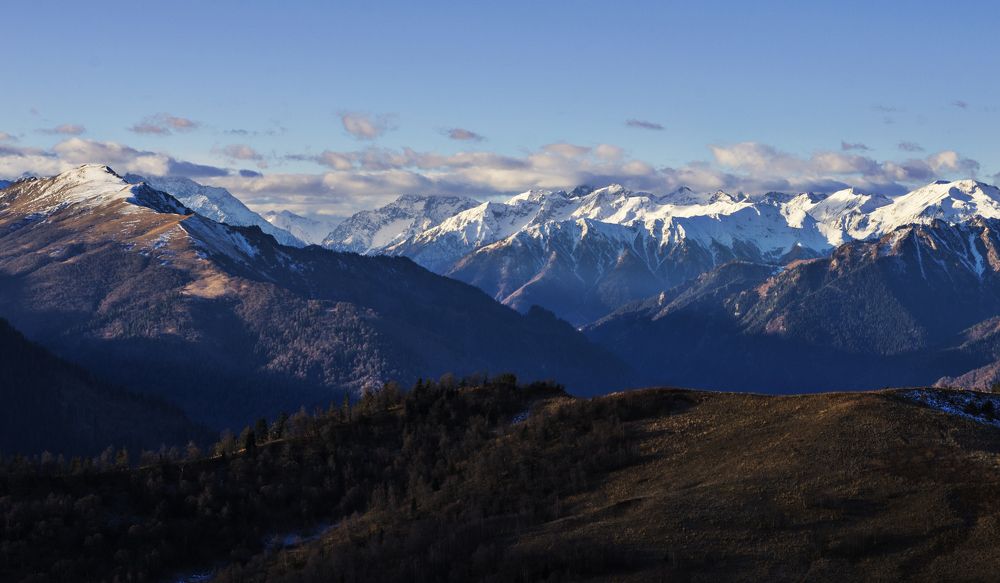 Спокойствие рассвета в горах