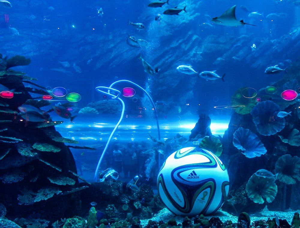 Большой Футбольный Мяч Dubai mall