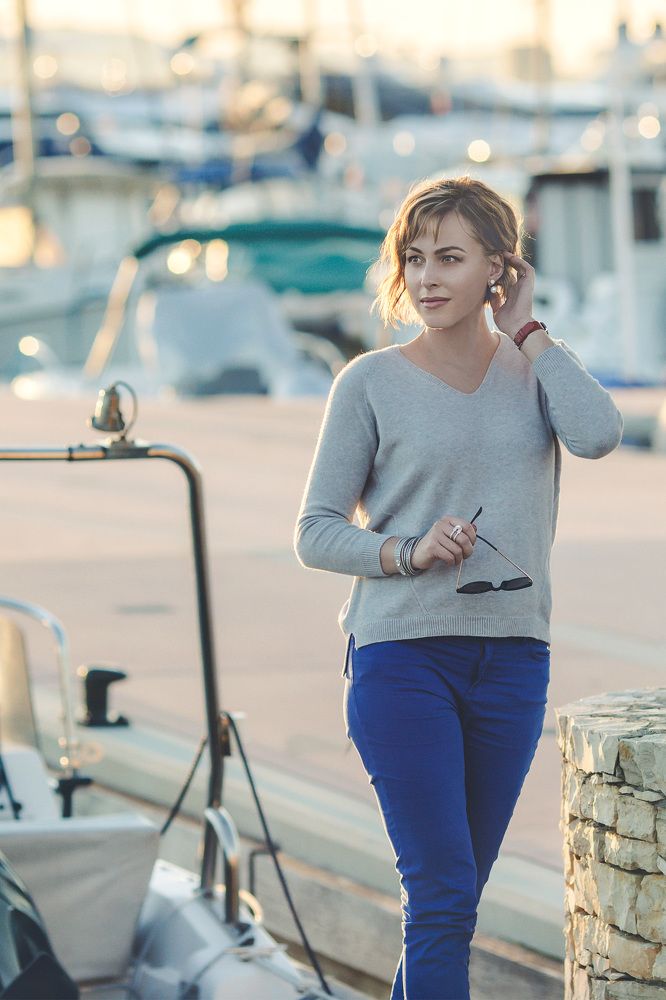 Порт, вечер, девушка