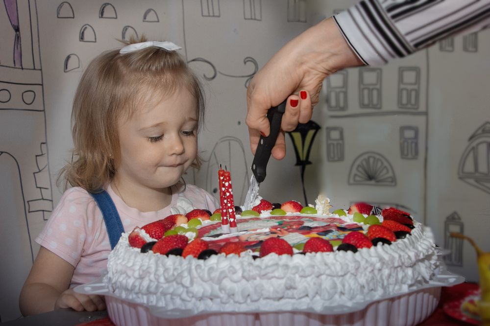 мне самый большой кусочек )