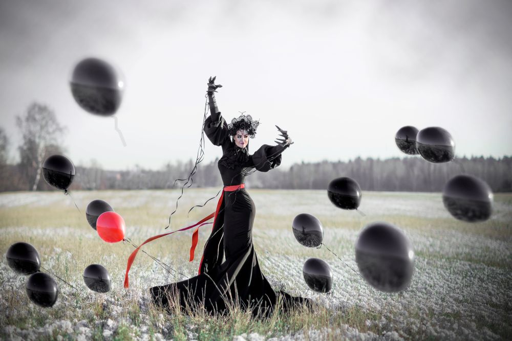 Повелительница черных шаров