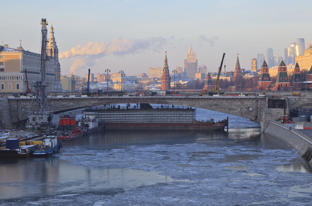 Город просыпается. Москва.