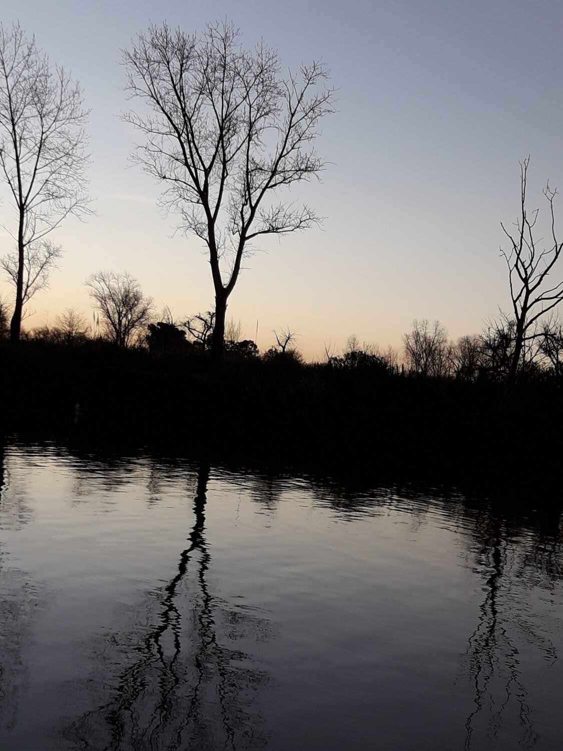 Atardecer en el rio