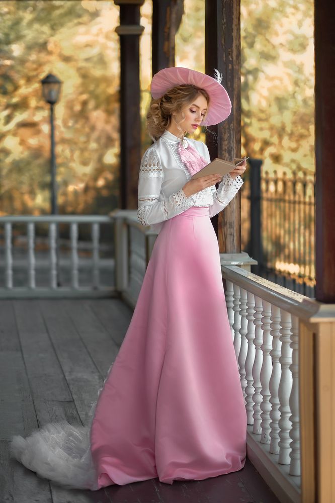 аристократка за чтением прозы