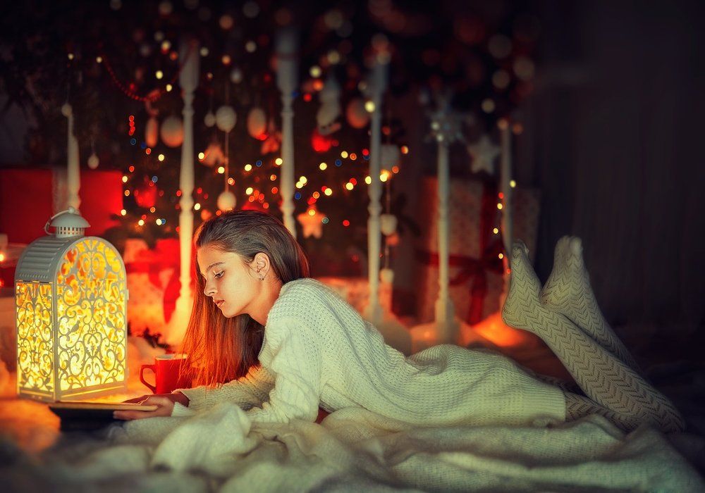 Хорошо при свете лампы, книжки милые читать!..