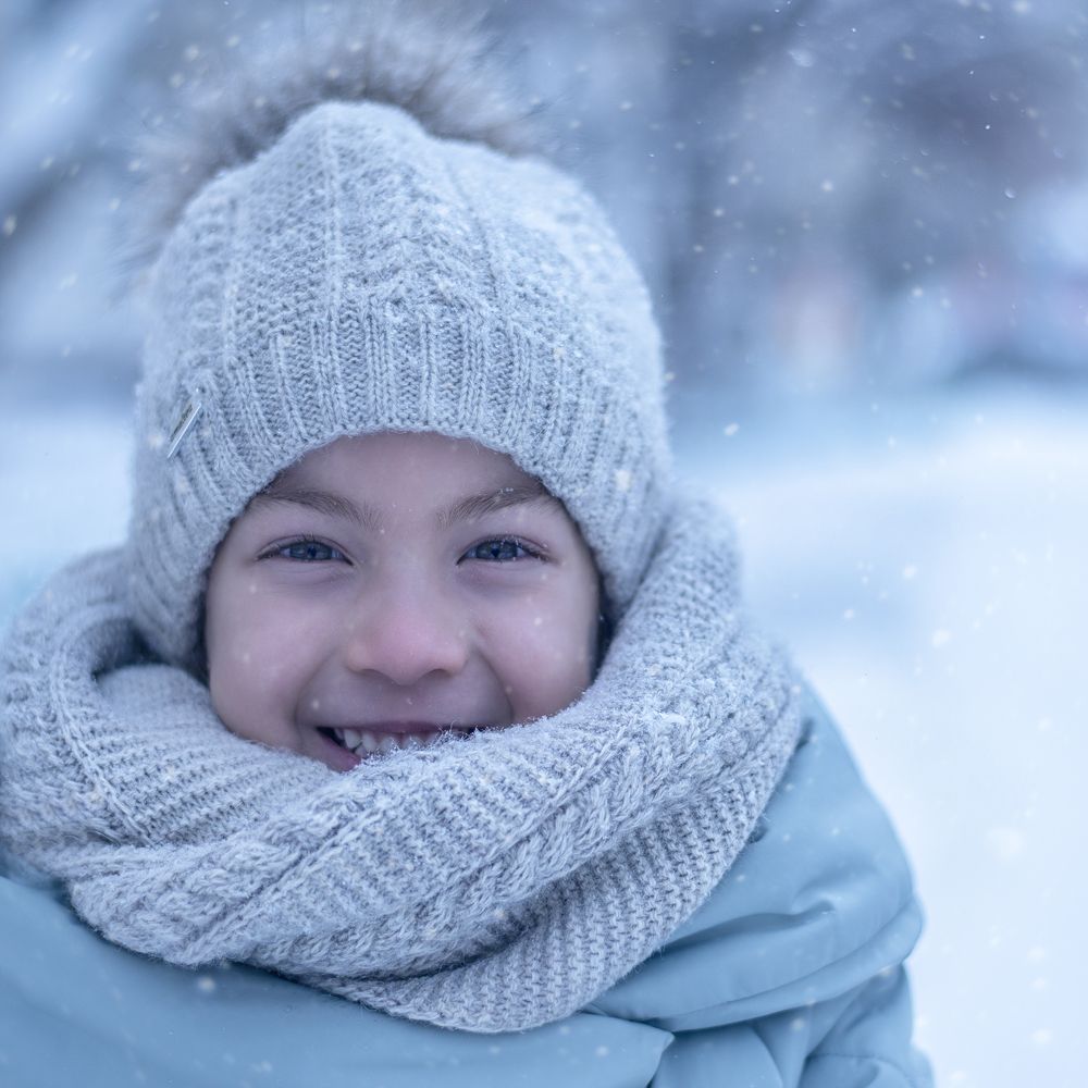 А снег идет, а снег идет.......