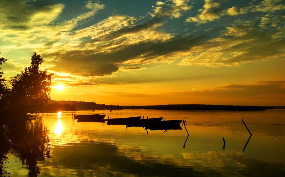 Закат на озере Кавголовское