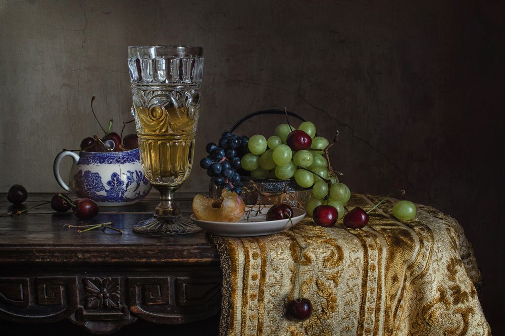 Вино и фрукты