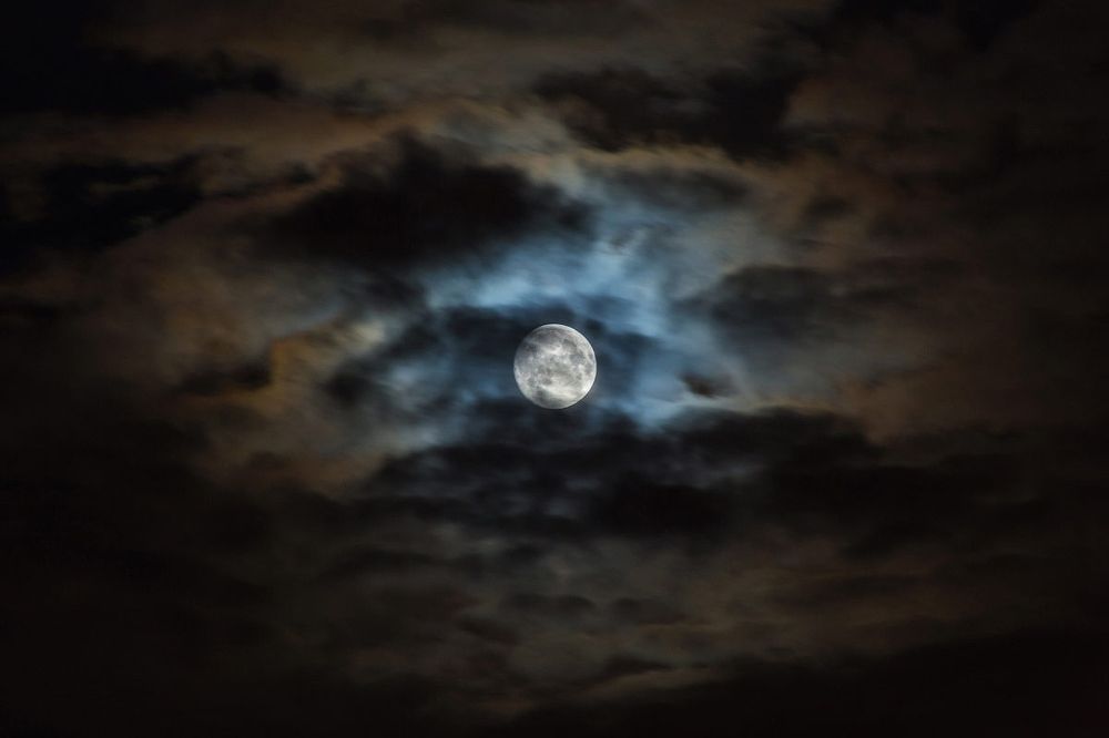 Сквозь облака