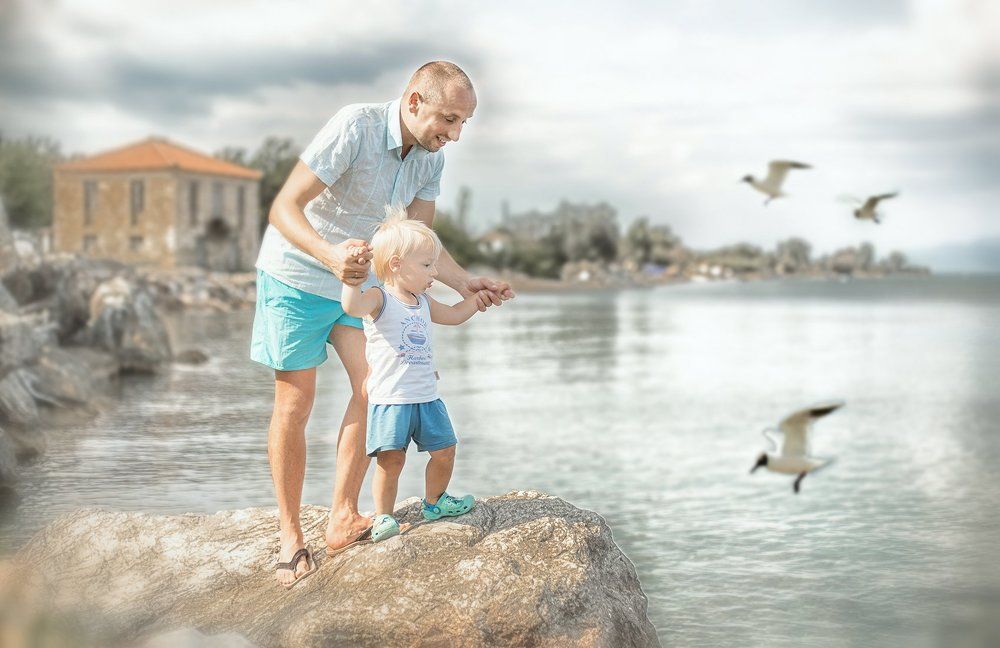 На прибрежной скале