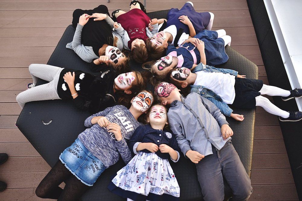 КОГДА ВСЕ ДРУЗЬЯ РЯДОМ...