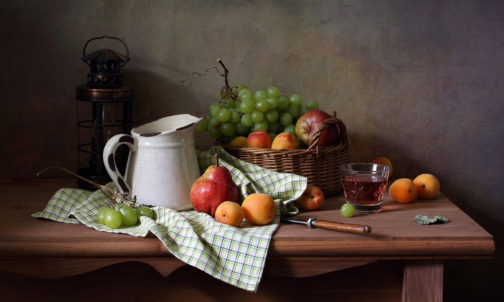 Вино и фрукты