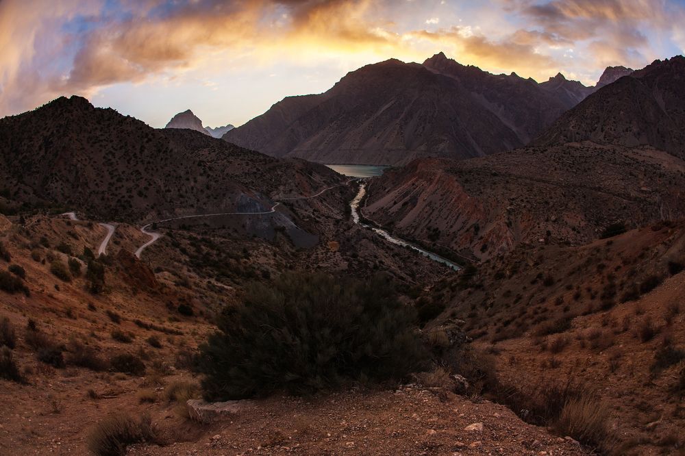Озеро Искандеркуль