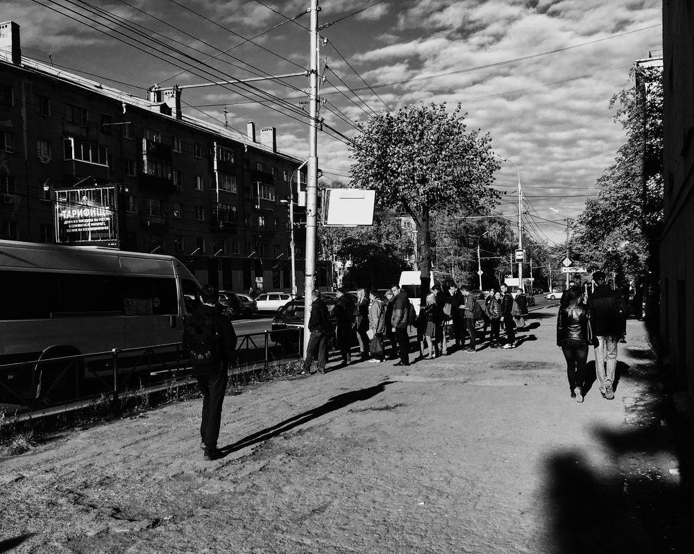 На остановке