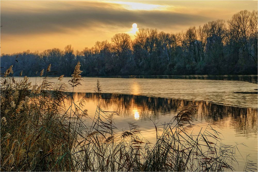 Солнце клонится к закату