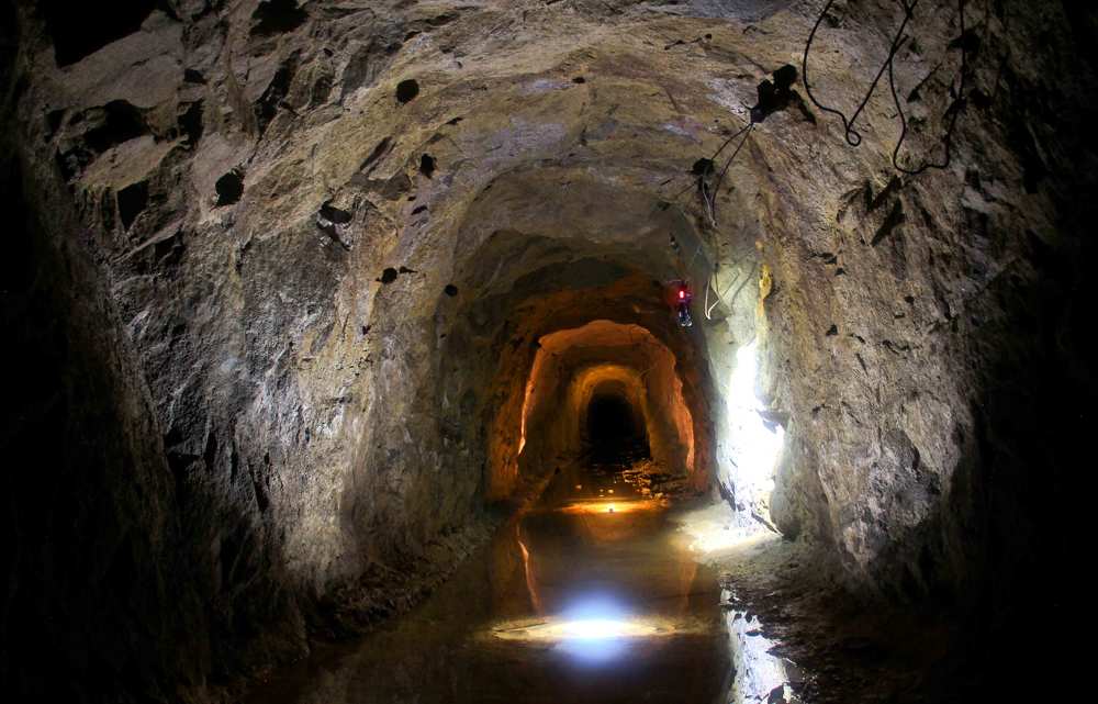 опасный,но притягательный  мир