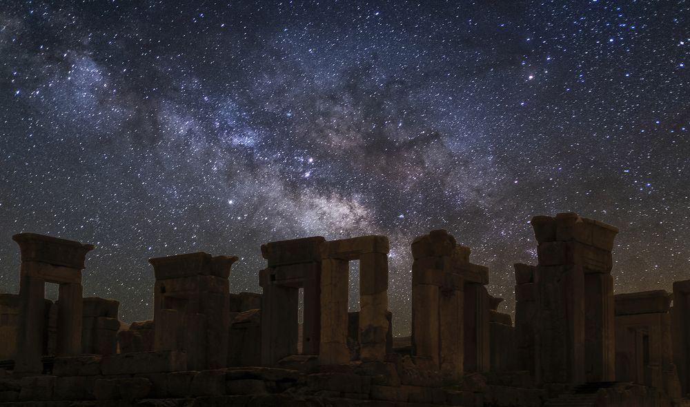 Milky way over Takht e jamshid