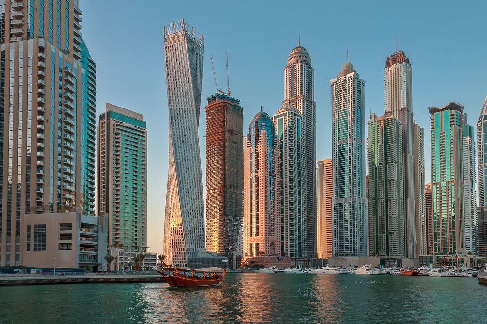 В позолоте восточного солнца.