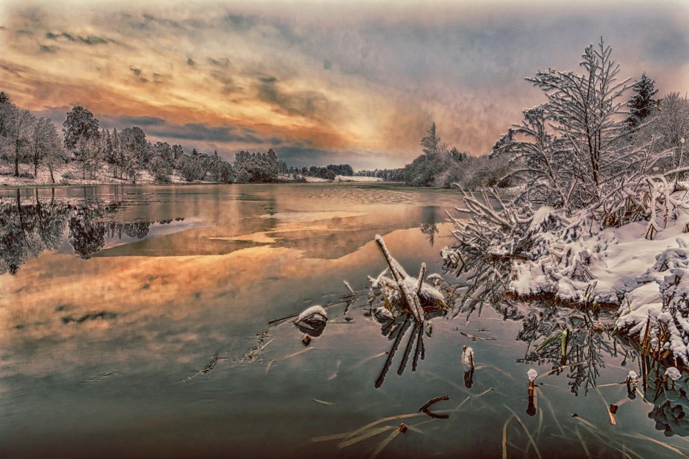 Закат на реке