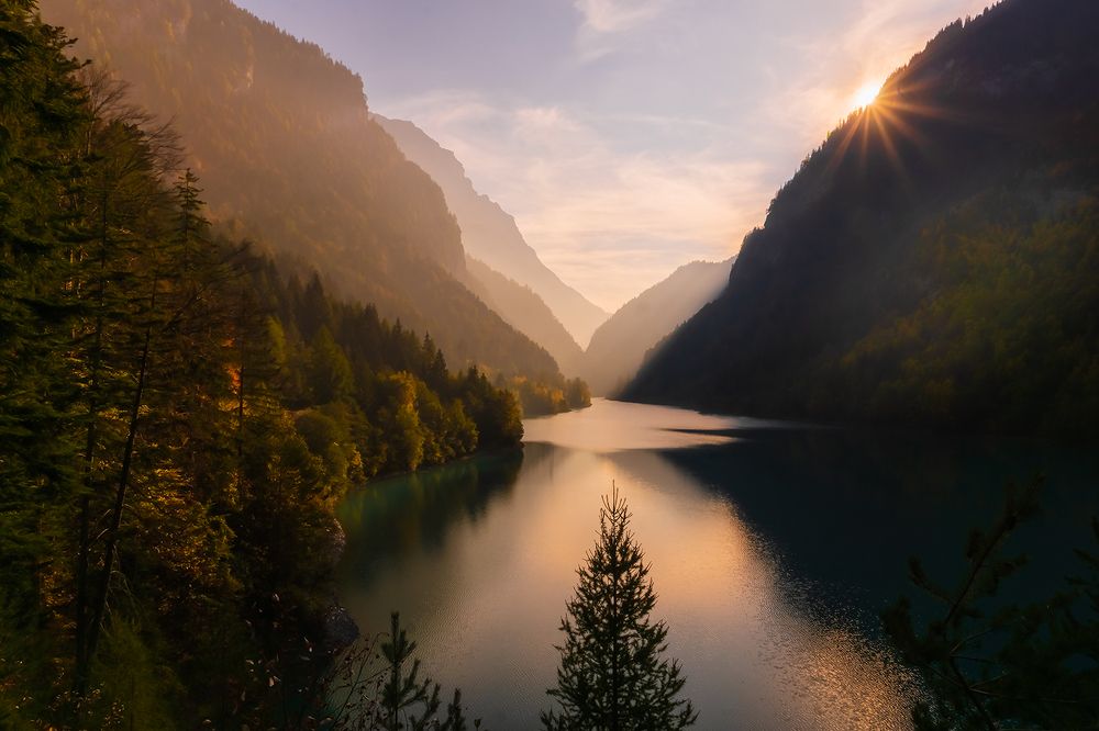 Закат около озера