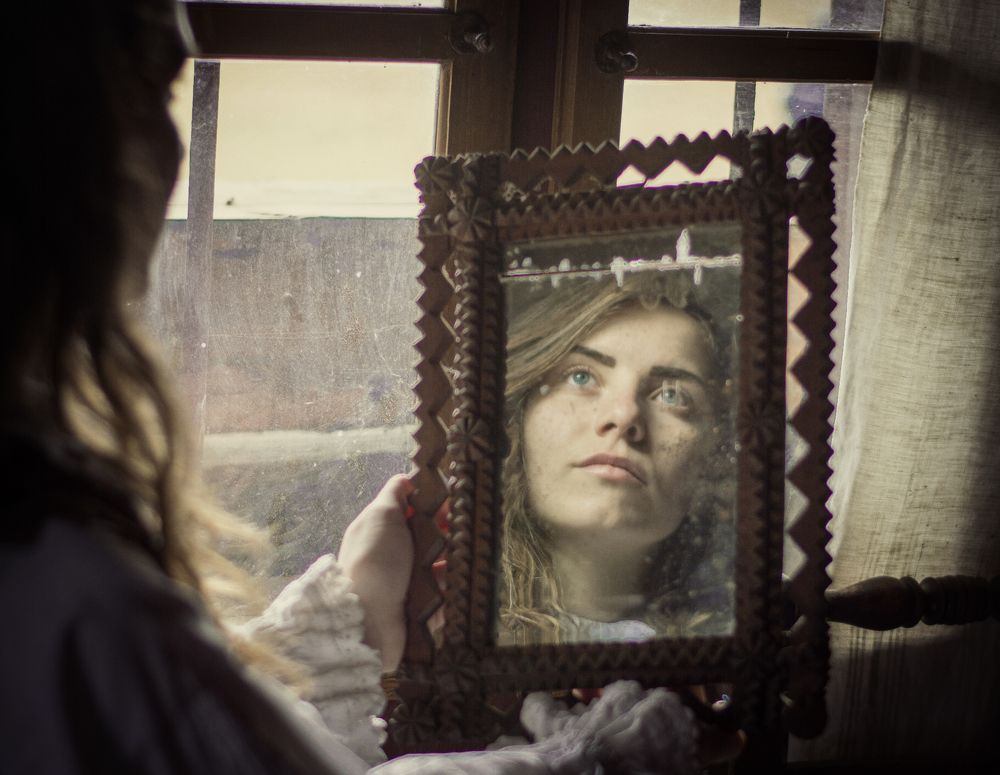 the girl in the mirror