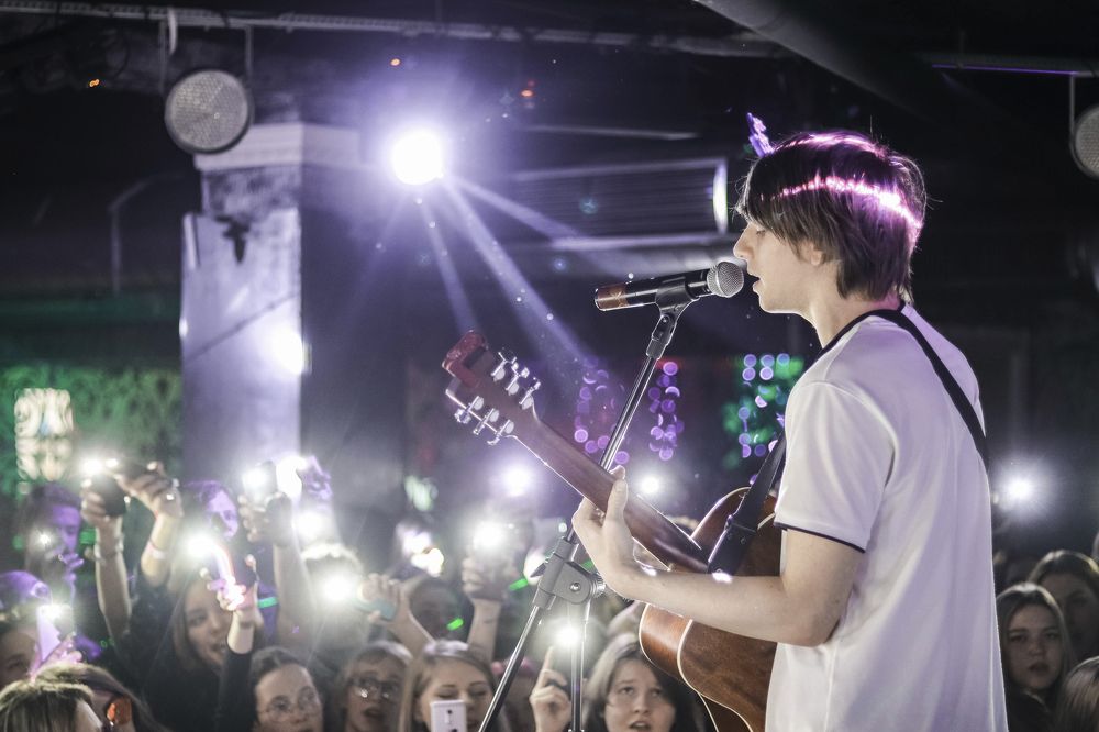 The boy with the guitar