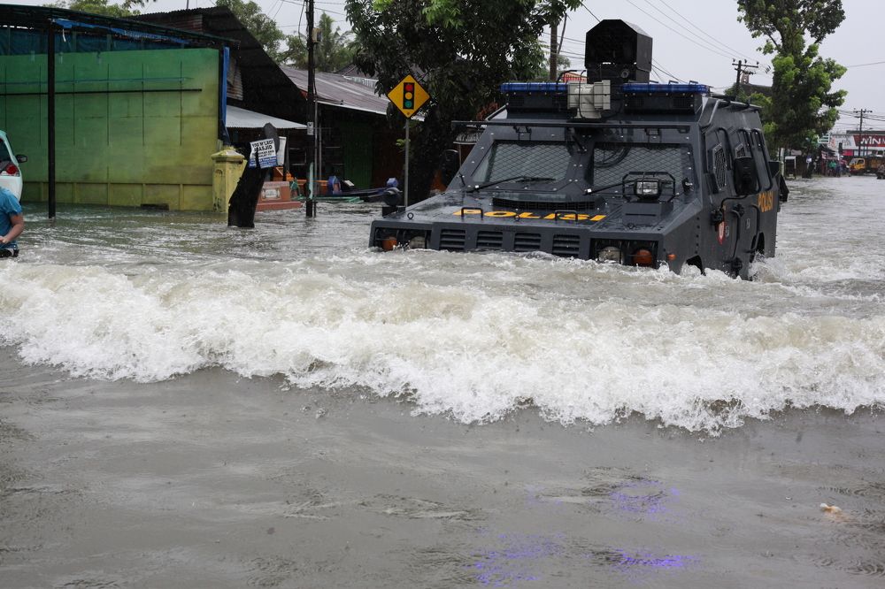 police car broke through the flood