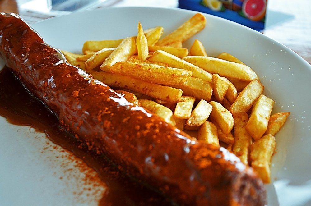 30 centimeter german currywurst with crunchy chips