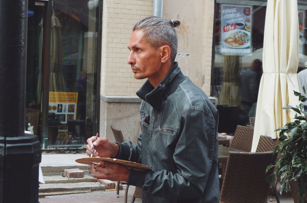 Художник.
