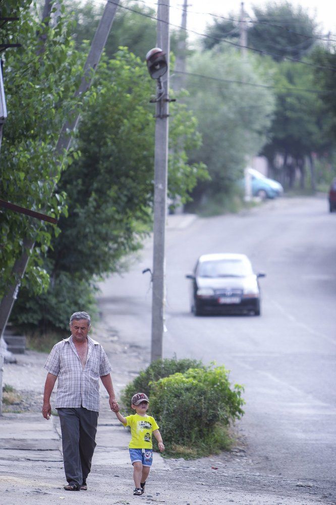 На плечах отца будущее детей