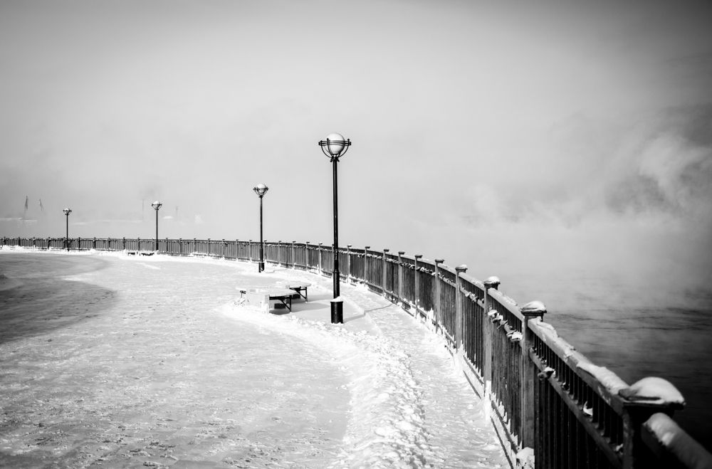 Набережная. Мороз. Сибирь.