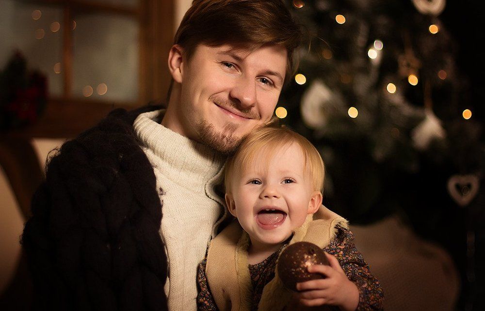 В объятиях папы тепло и счастье