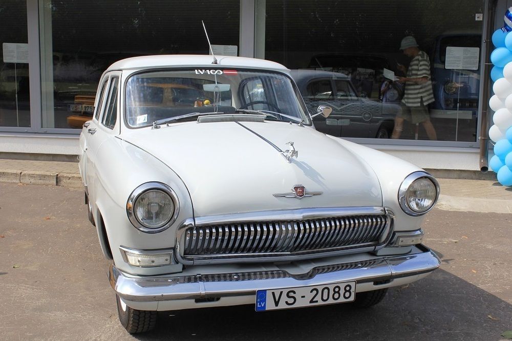 Автомобиль ГАЗ-21 «Волга».