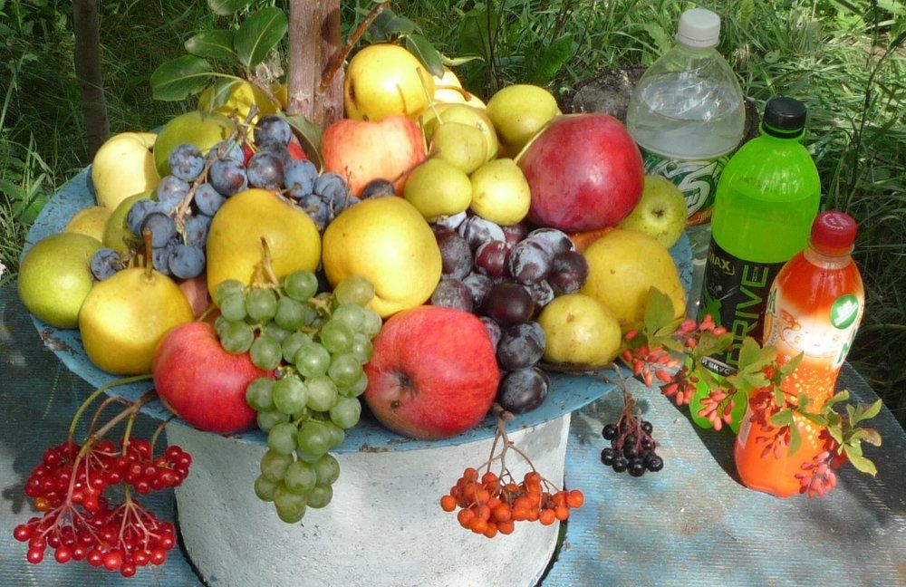 ФРУКТЫ, ЯГОДЫ  И СОКИ