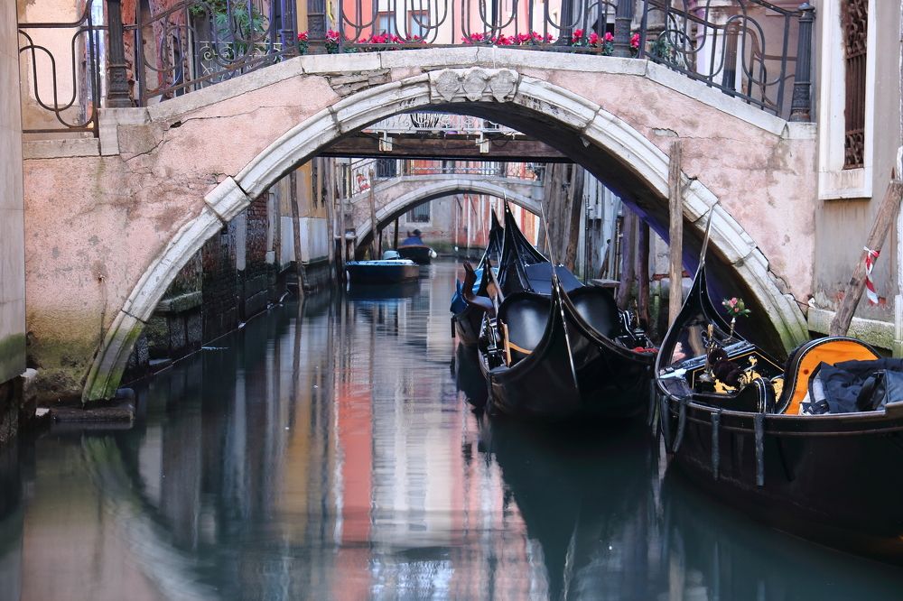 Венецианский канал в пастельных тонах