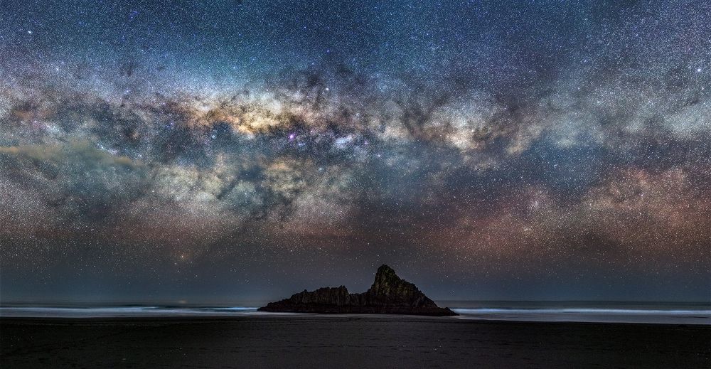 Millions of stars and Milky way over a beach