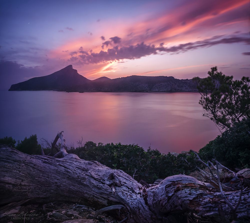 Quiet dusk over Sa Dragonera island