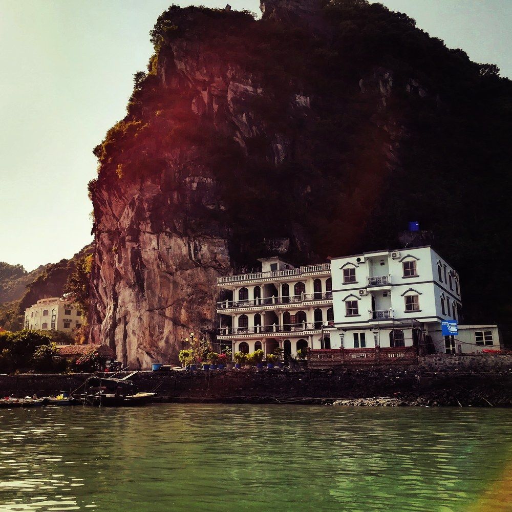 Cat Ba House by the Sea