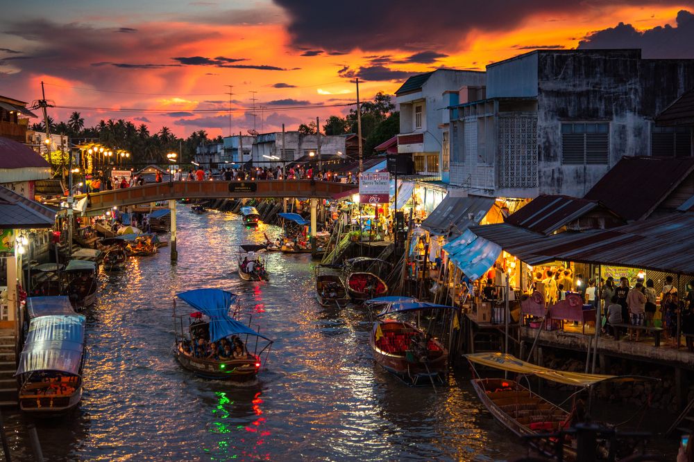 Amphawa floating market, THAILAND