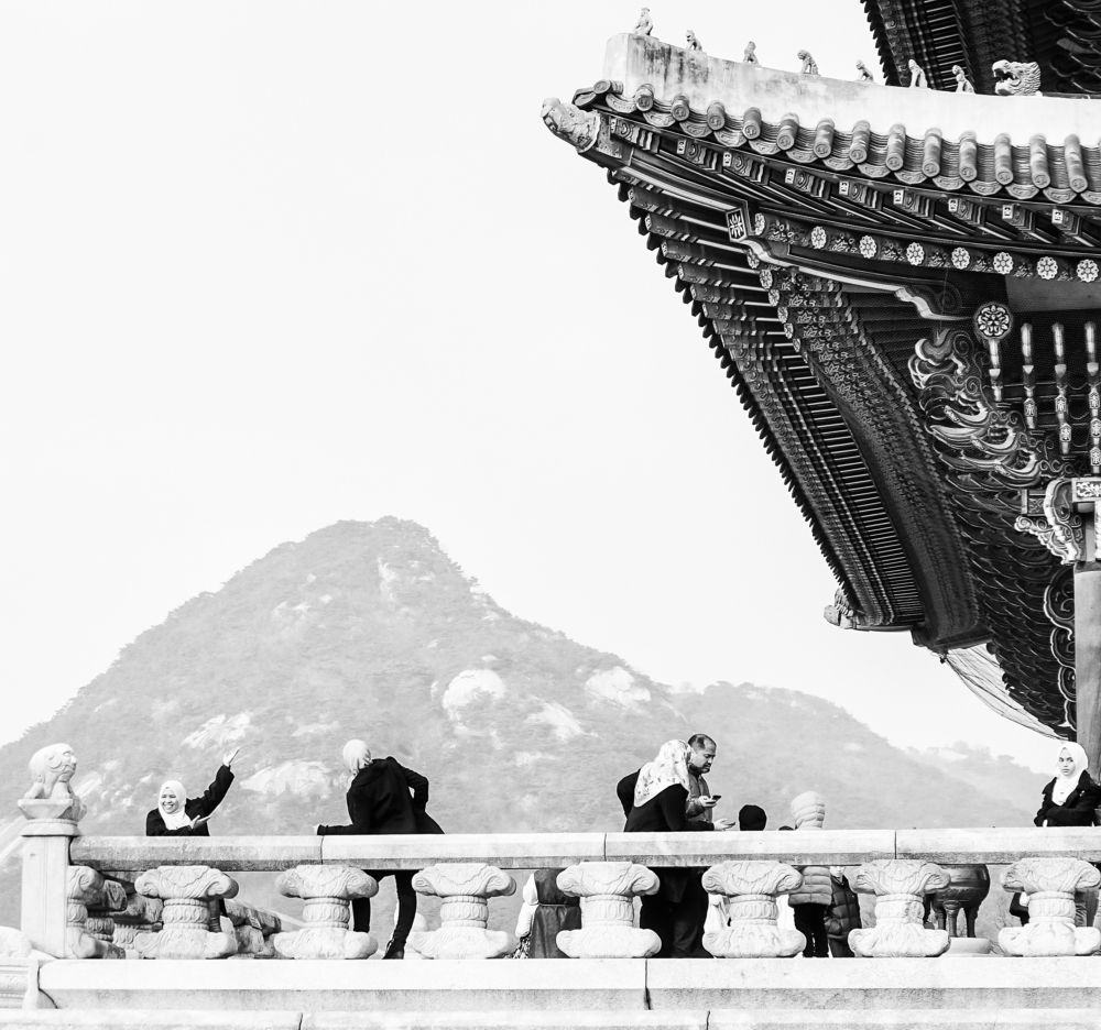 Туристы во дворце Кёнбок